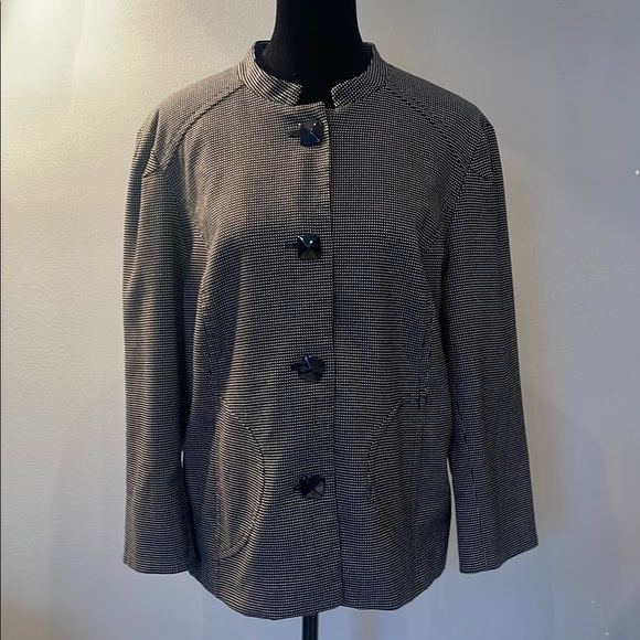 Women's Black and White Jacket/blazer with black button accents - Picture 1 of 3